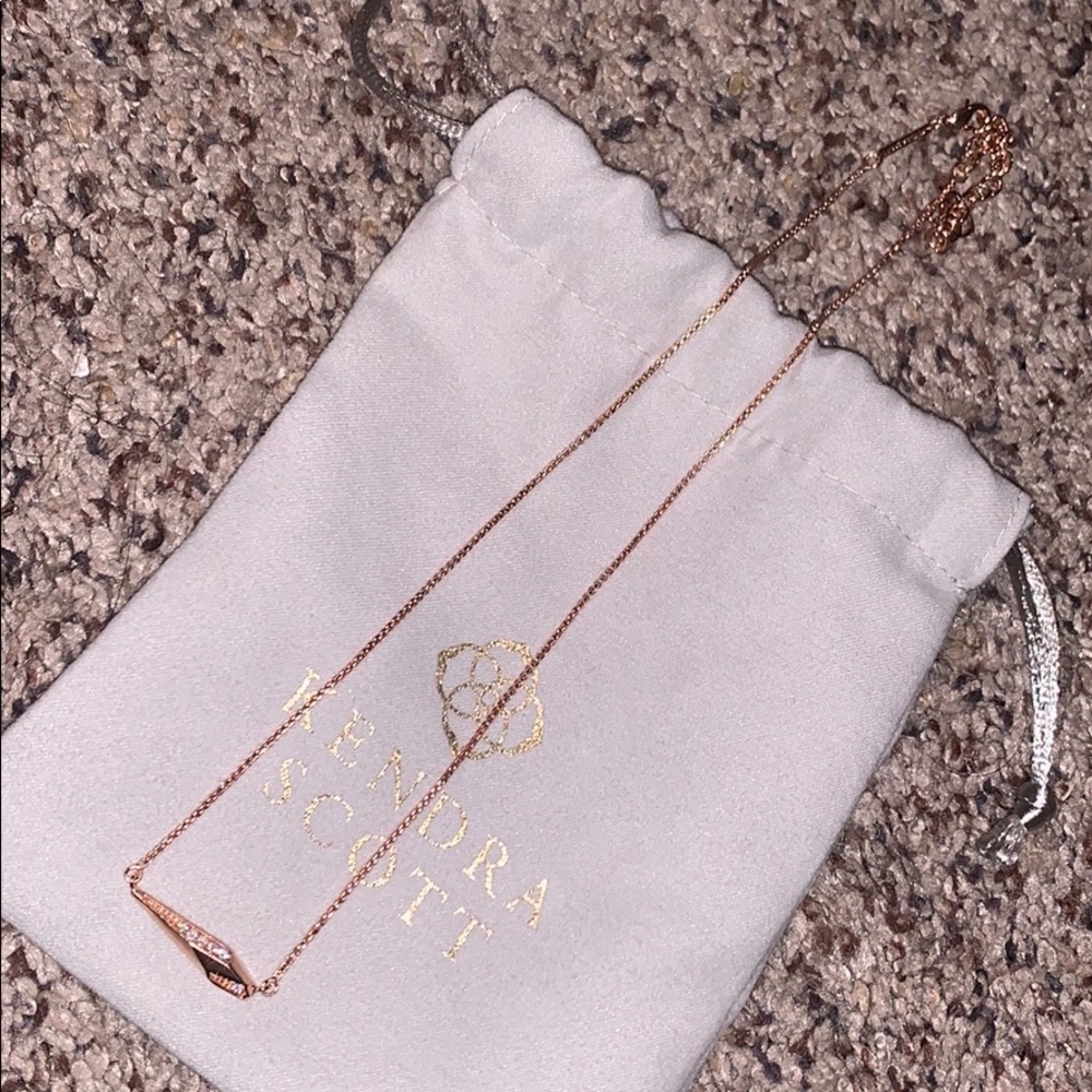 Kendra Scott necklace